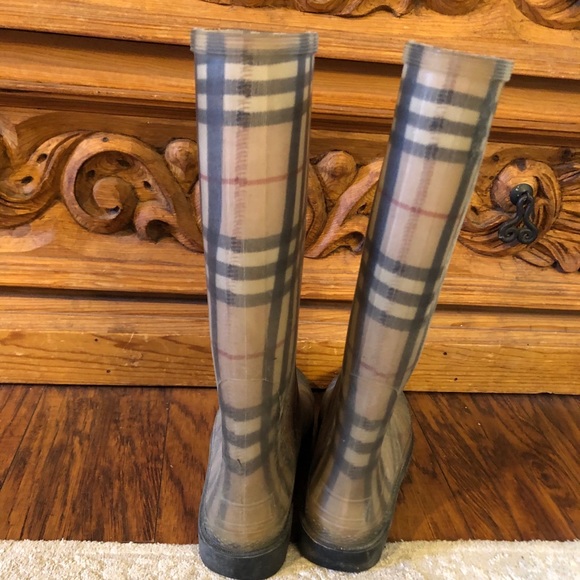 Authentic BURBERRY nova check rubber rain boots - Picture 3 of 6